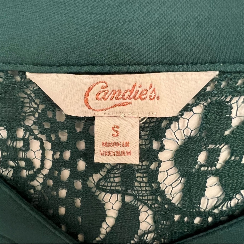 Chic Teal Blouse with Lace Detail - Picture 8 of 11